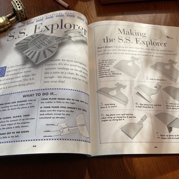 Paper Airplane Book. - Picture 6 of 8